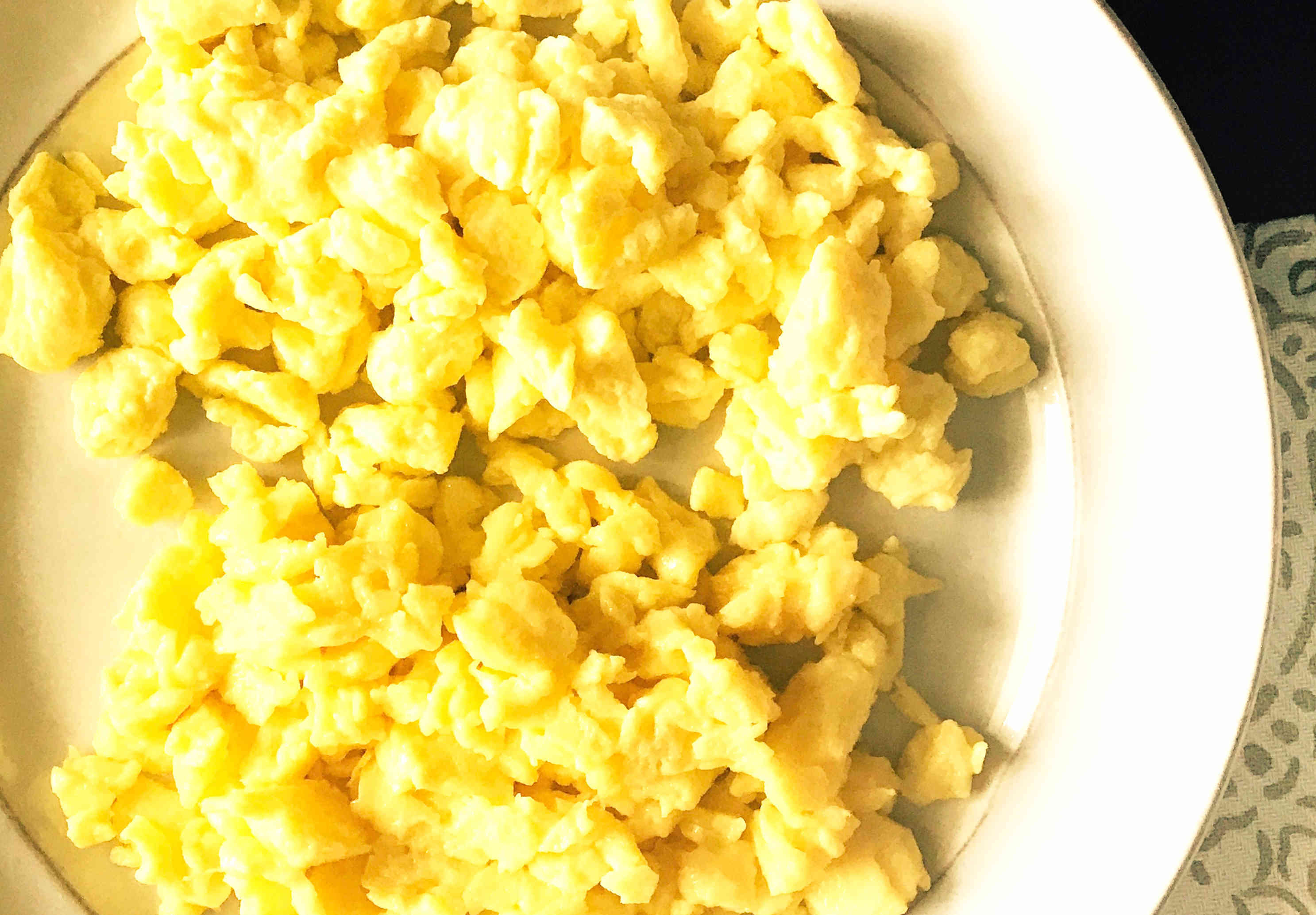 Scrambled Eggs: Milk or Cream?