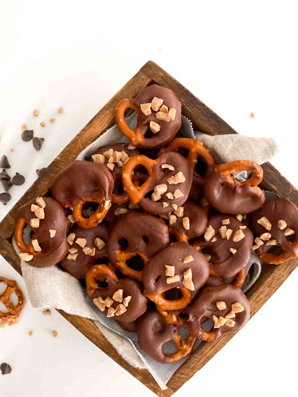 Easy Peanut Butter and Chocolate Dipped Pretzels
