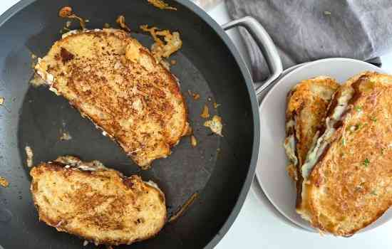 Roasted Garlic Grilled Cheese Sandwich (Copycat Starbucks)