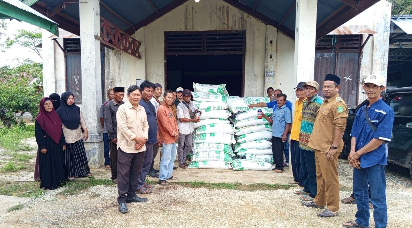 https://ik.imagekit.io/nihigiuvu/Bantuan%20Pupuk.jpeg?updatedAt=1758116001120