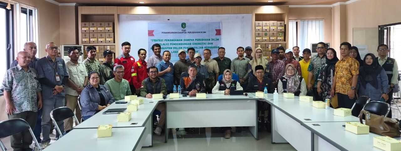 https://ik.imagekit.io/nihigiuvu/FGD,%20Disbun%20Kukar_Disbun%20Kaltim%20Strategi%20Cegah%20Kebakaran%20Lahan%20Demi%20Lindungi%20Petani%20dari%20Dampak%20Perubahan%20Iklim.jpeg?updatedAt=1758252477161