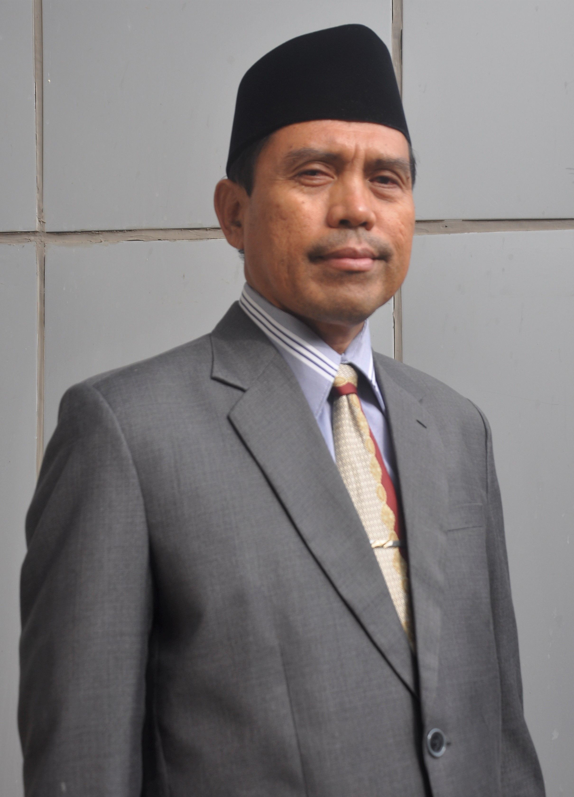 https://ik.imagekit.io/nihigiuvu/Ir.%20H.M.%20Taufik%20(Plt.%20Kepala%20Dinas)?updatedAt=1750040302024