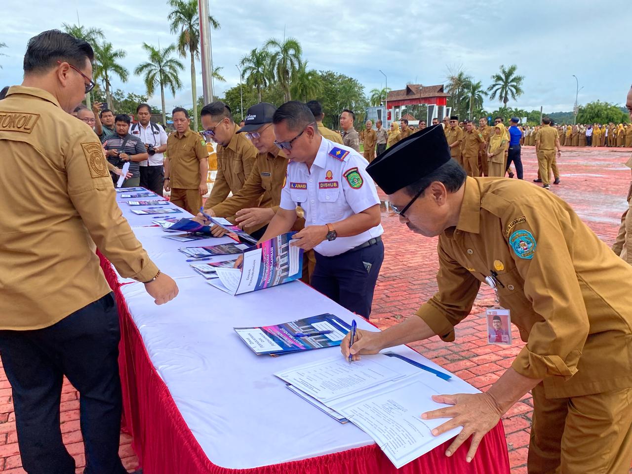 https://ik.imagekit.io/nihigiuvu/Penandatanganan%20Perjanjian%20Kinerja%20Tahun%202025.jpeg?updatedAt=1754316563664