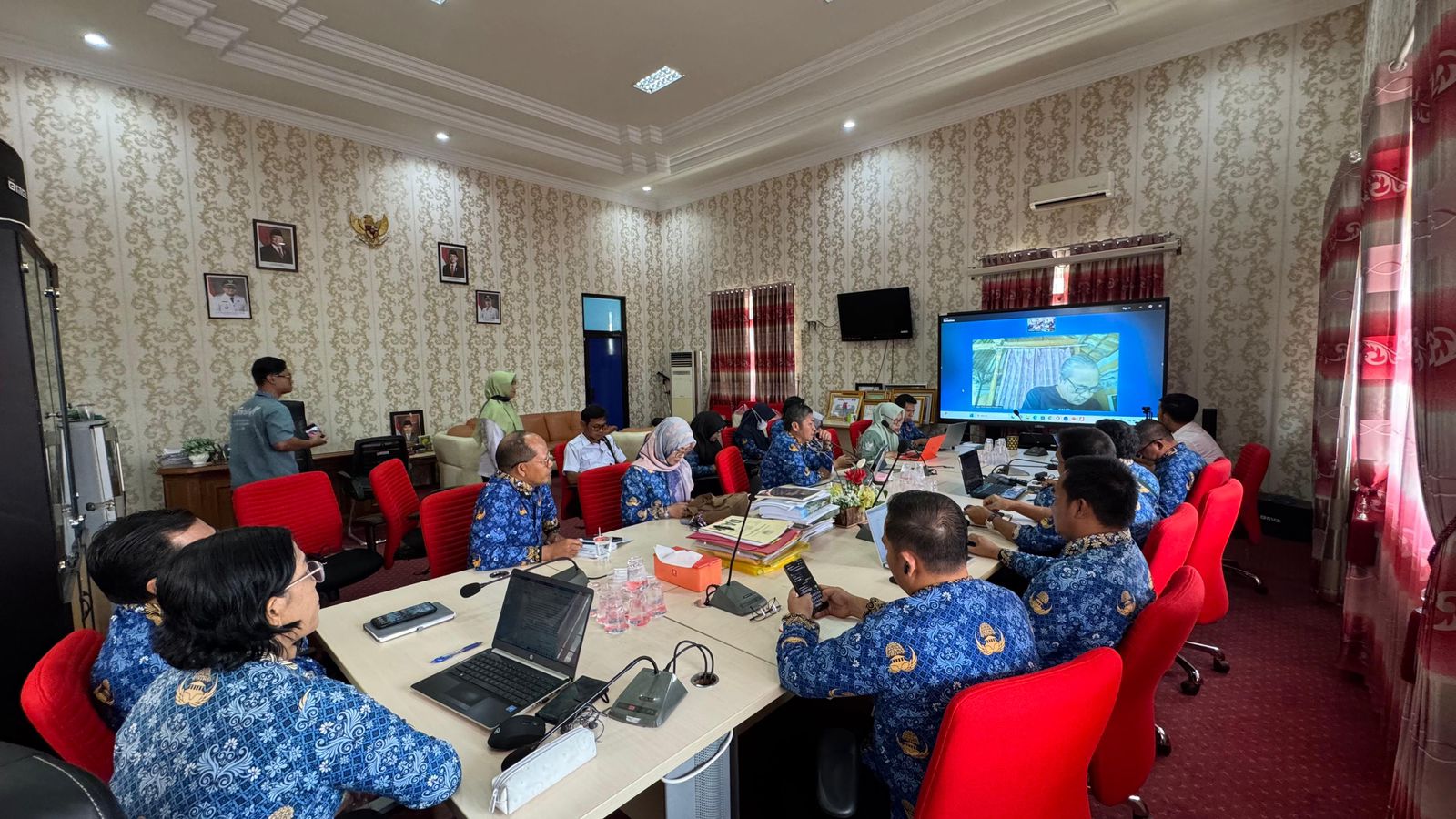 https://ik.imagekit.io/nihigiuvu/Rapat%20%20RENSTRA%202025_2029(2).jpeg?updatedAt=1758126430881