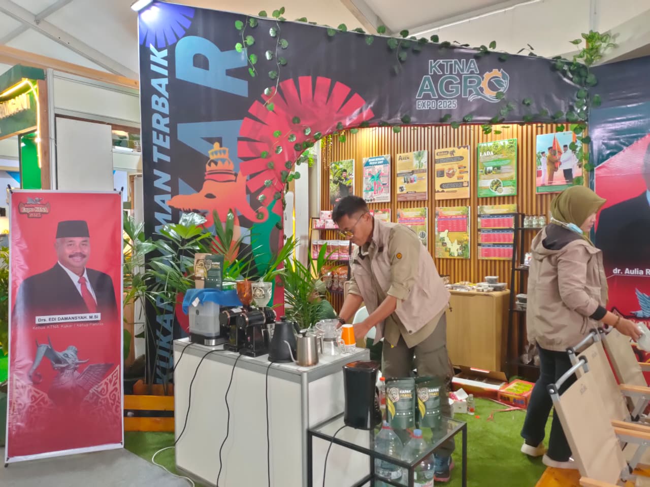 https://ik.imagekit.io/nihigiuvu/Stand%20Disbun.jpeg?updatedAt=1758529127130