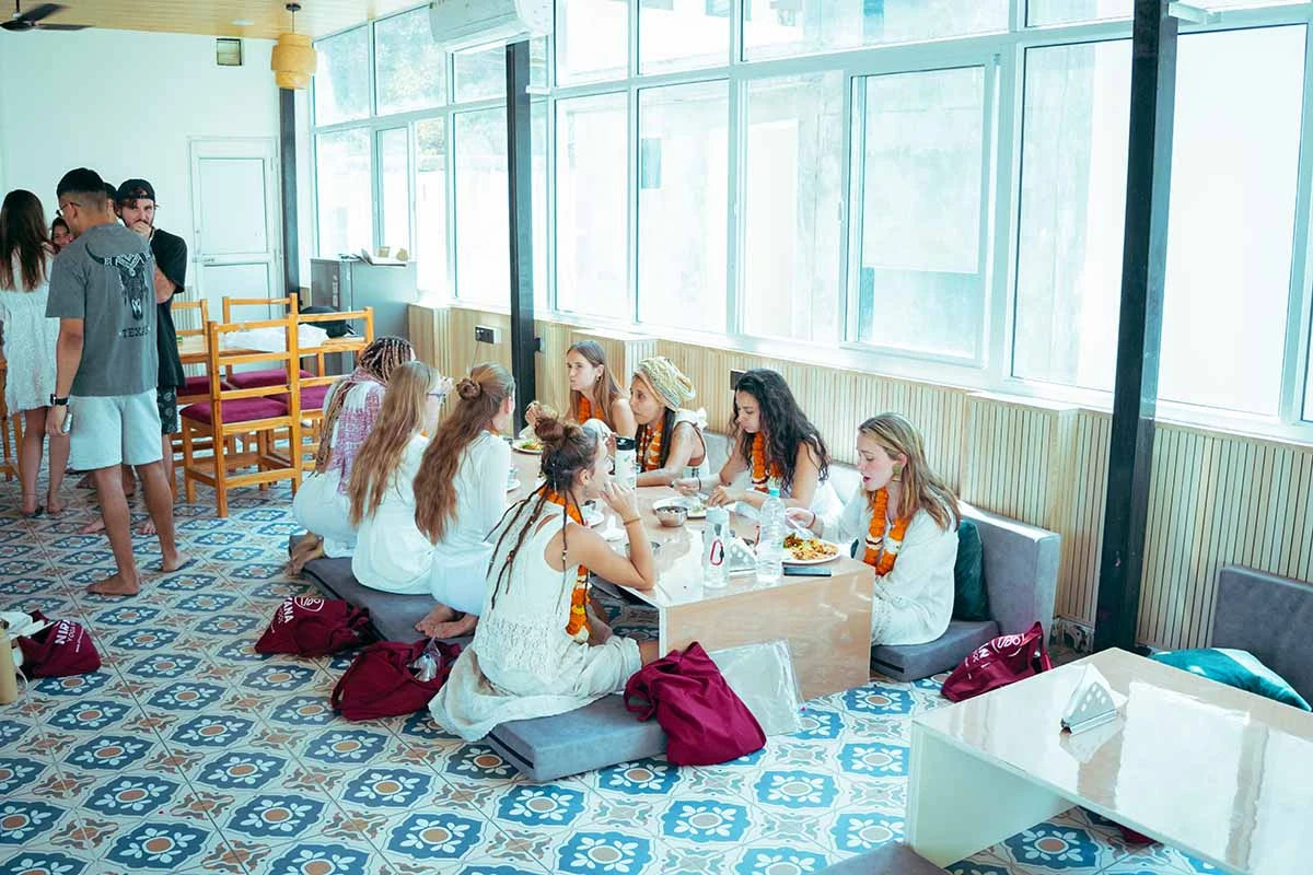 Student enjoying their meals in teh dining hall