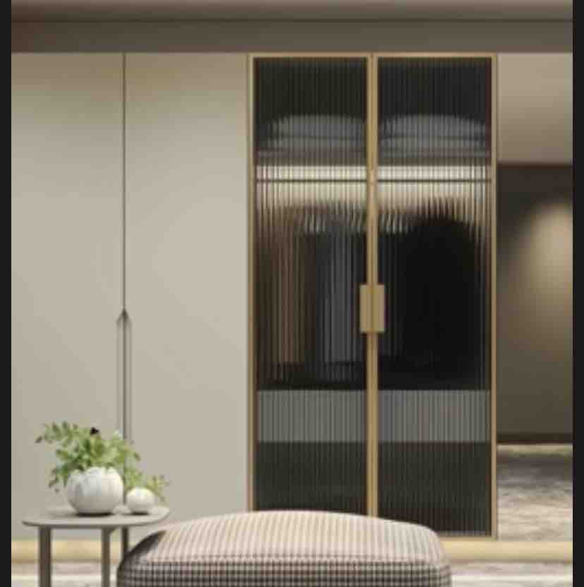 Wardrobe in Glanz