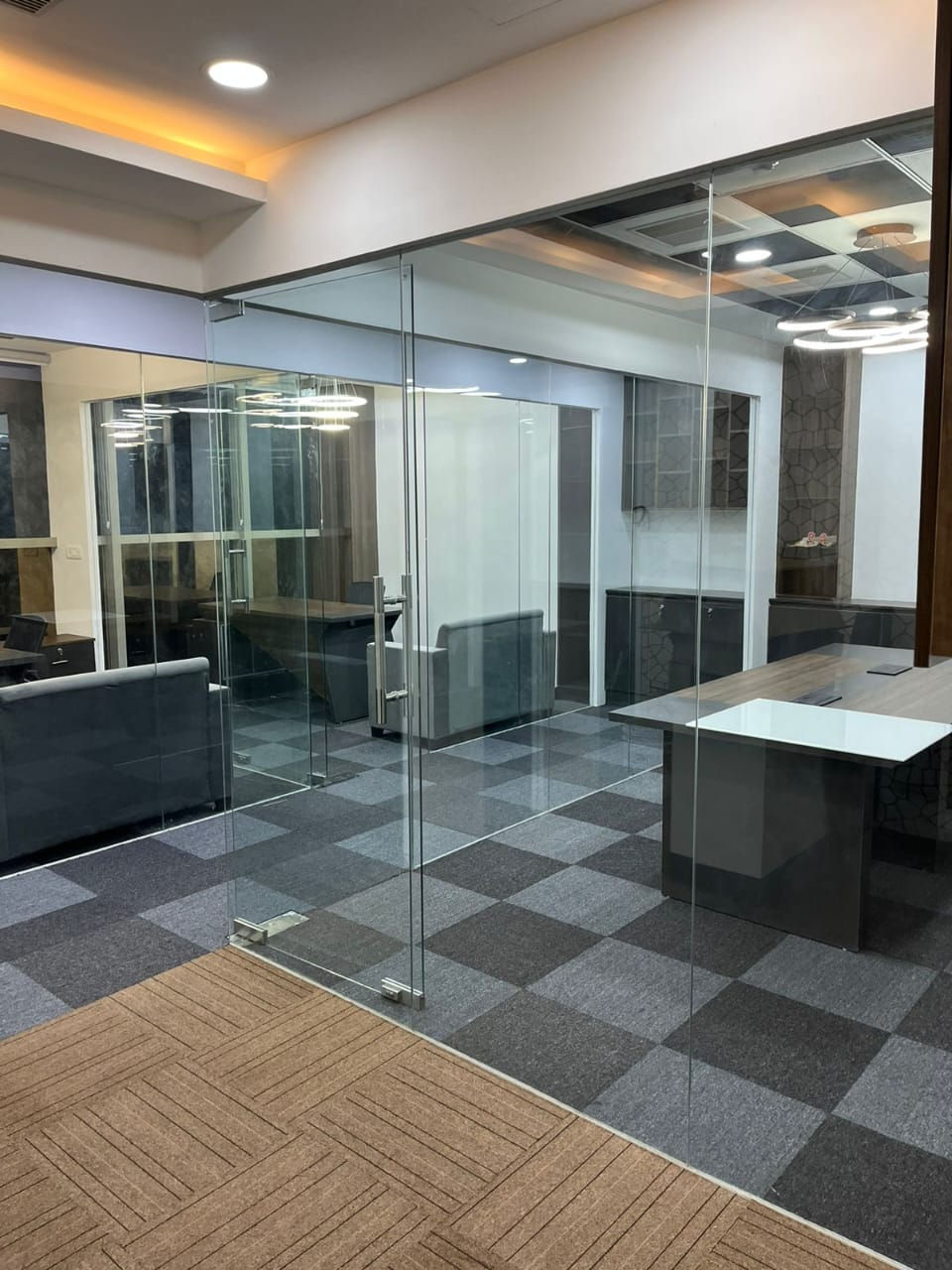 Office in comercial interior