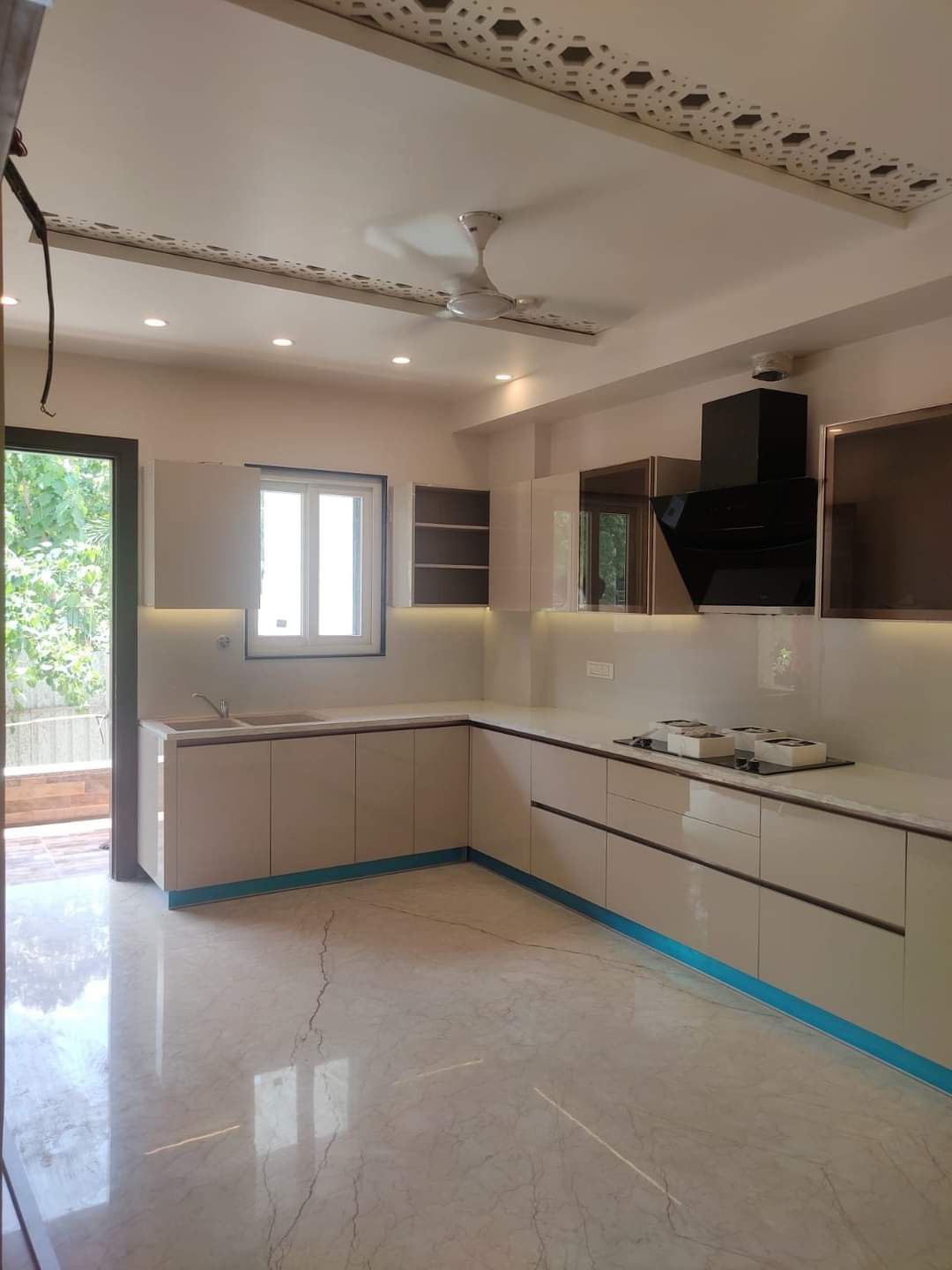 Modular Kitchen & L Shaped Modular Kitchen in Orange County Indirapuram Ghaziabad