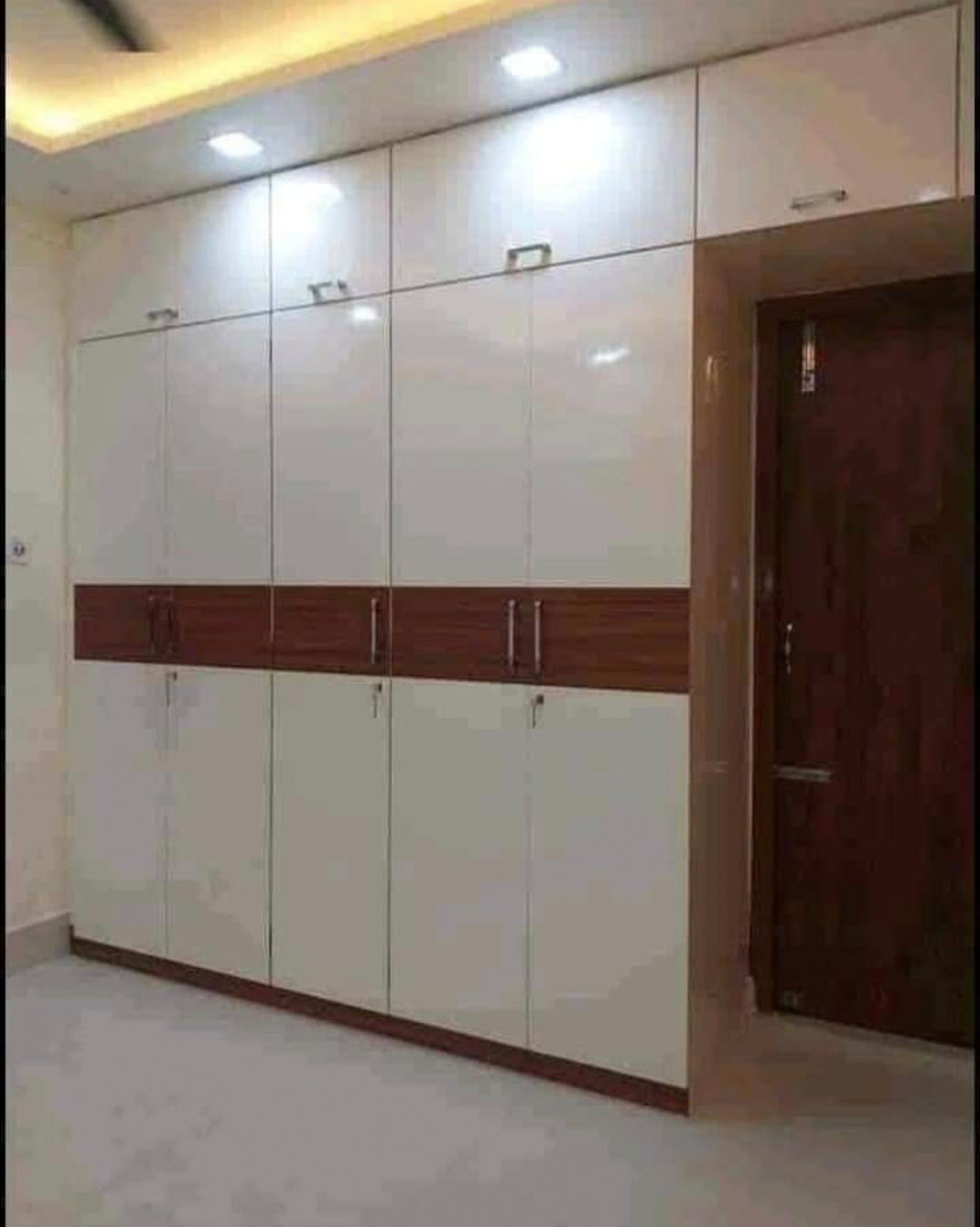 Wardrobe in Slider Cupboard