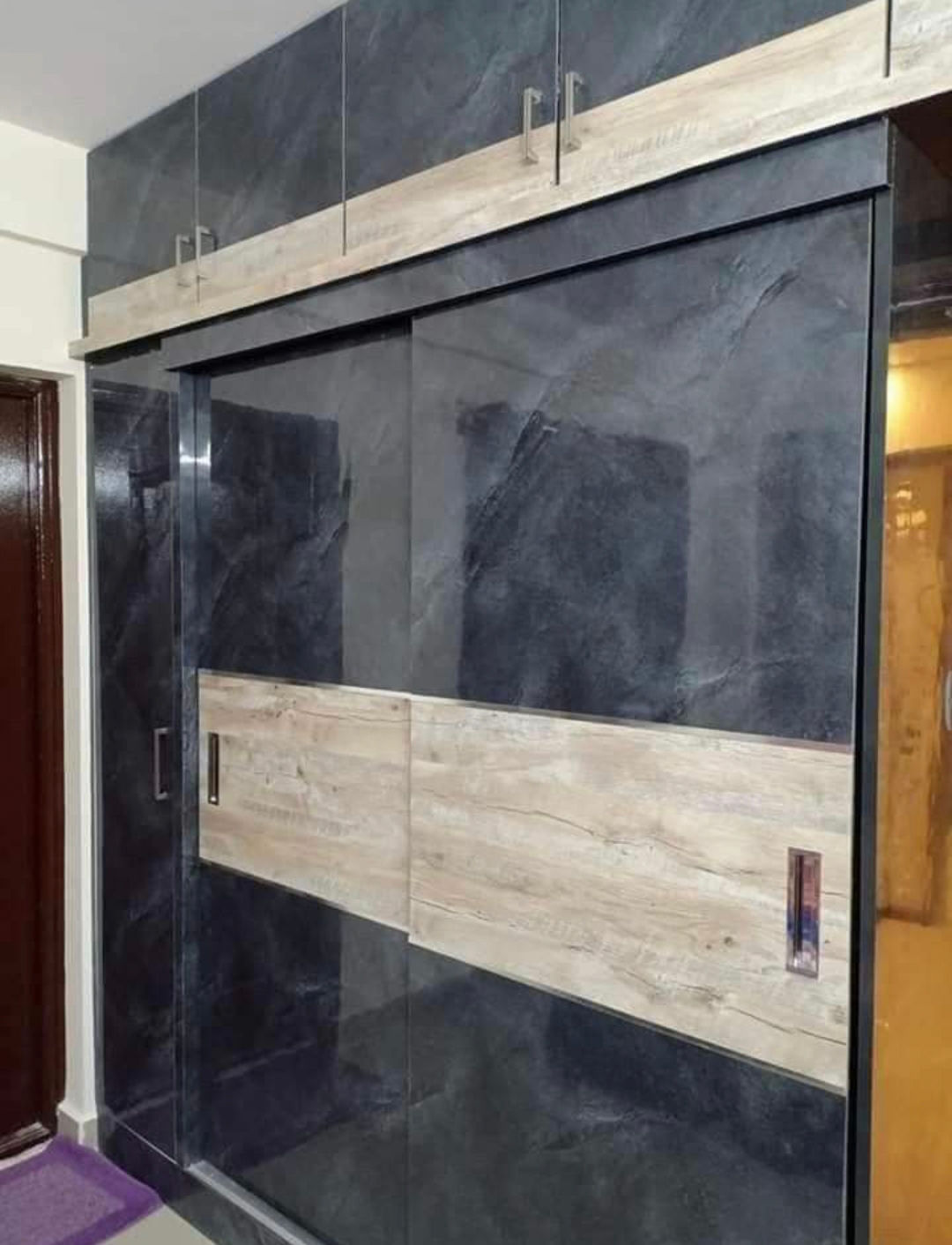 Wardrobe in Slider Cupboard