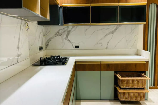 L Shaped Modular Kitchen in vikrant aloni