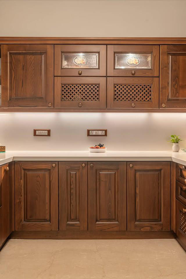 Kitchen Cabinet in Opulent