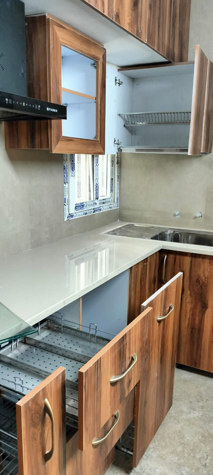 Modular Kitchen & Kitchen Cabinet in MODULER KITCHEN