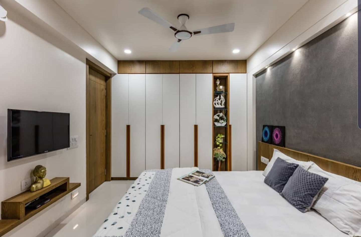 Bedroom & Wardrobe in Mixed