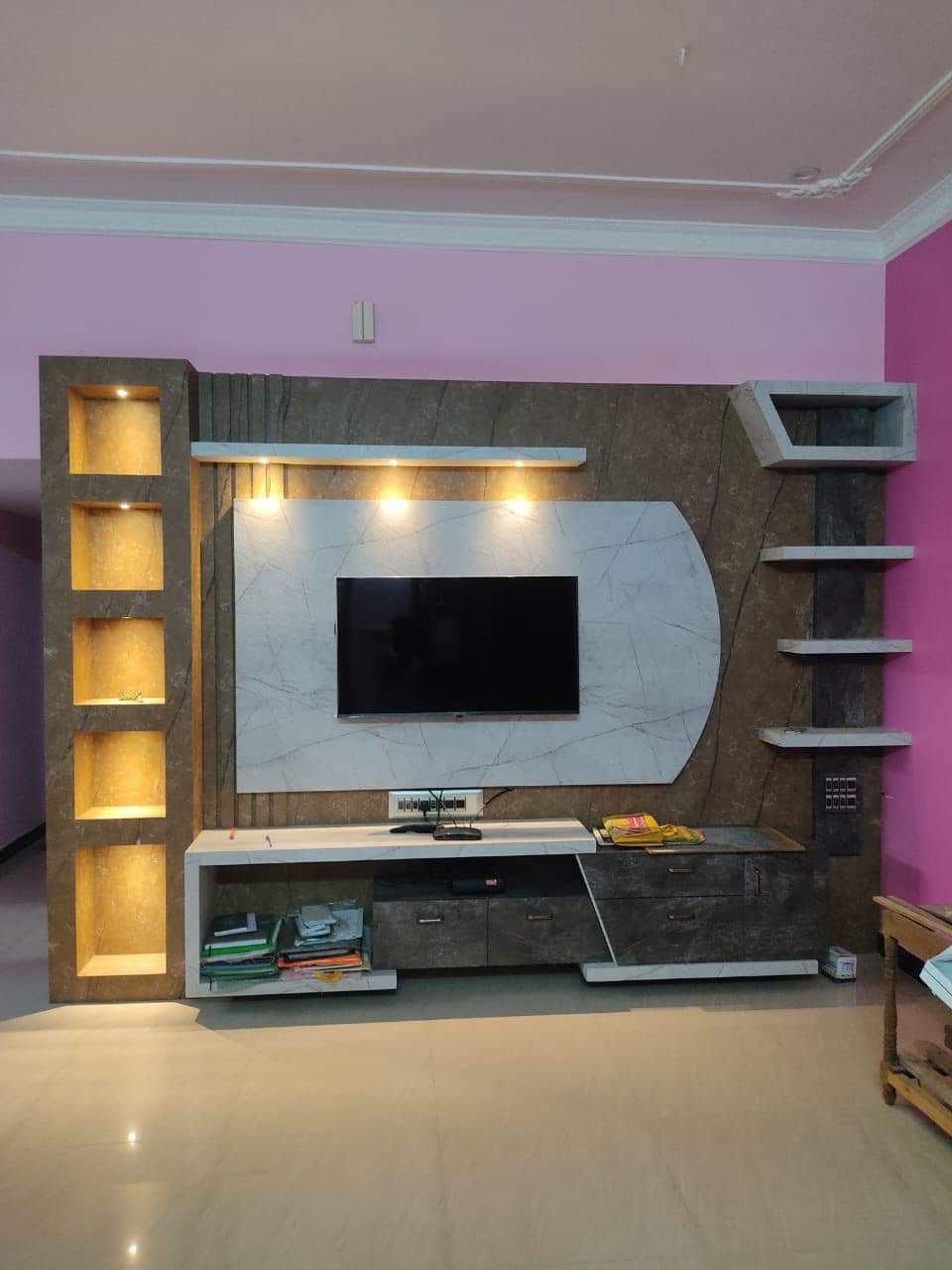 TV Unit in Yaspal