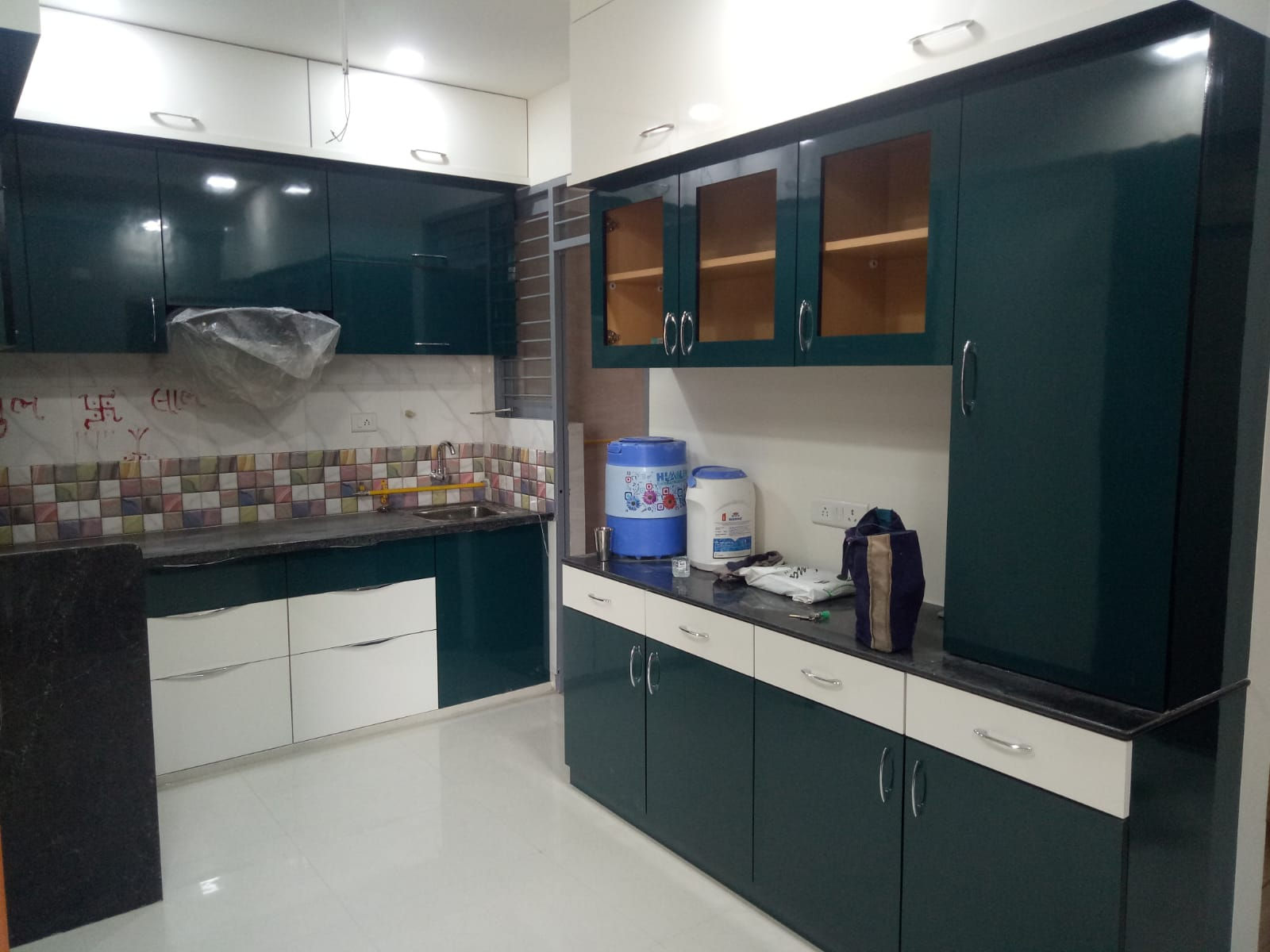 Stylish Charcoal Teal L-Shaped Modular Kitchen for Medium-Sized Families