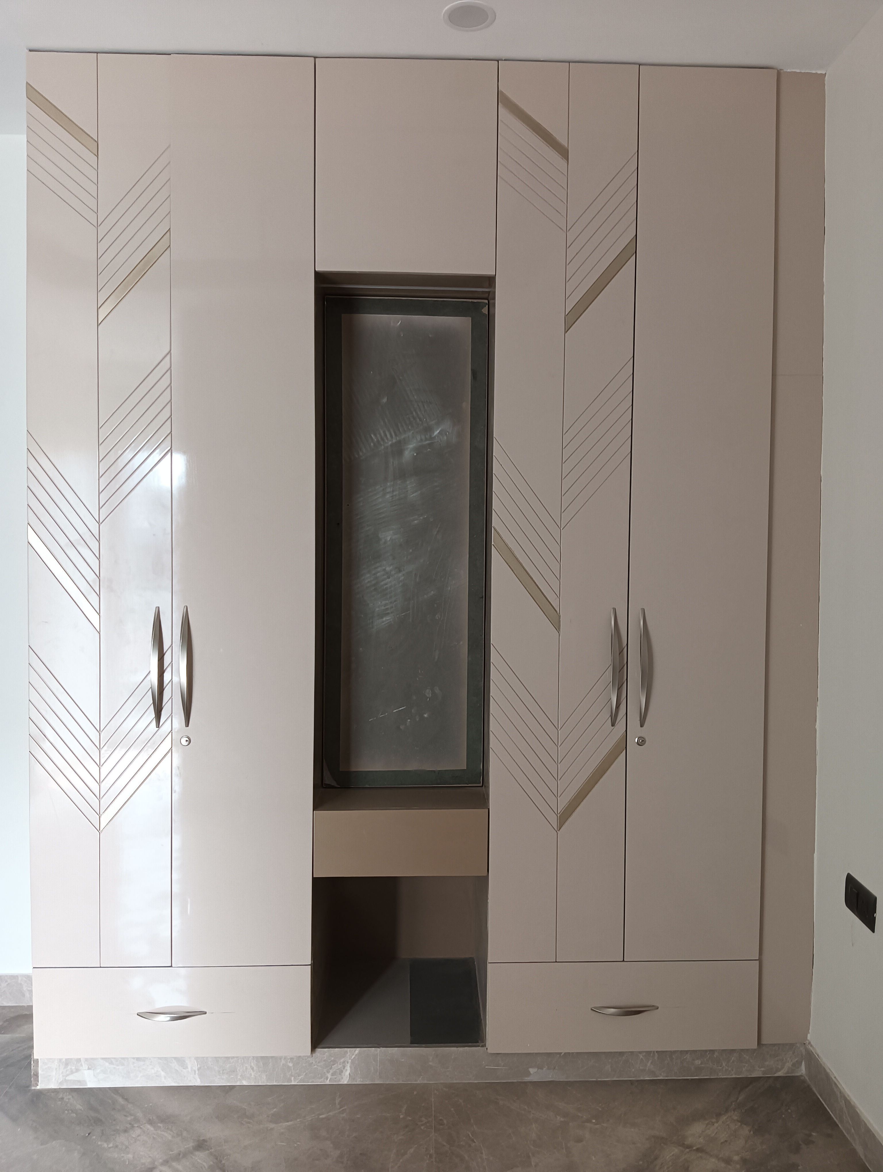 Wardrobe in Meera bagh 234