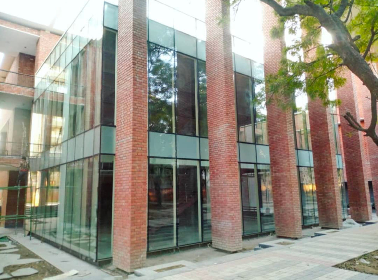 Facade in new terminal building petrapole
