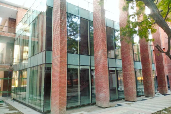 Facade in new terminal building petrapole