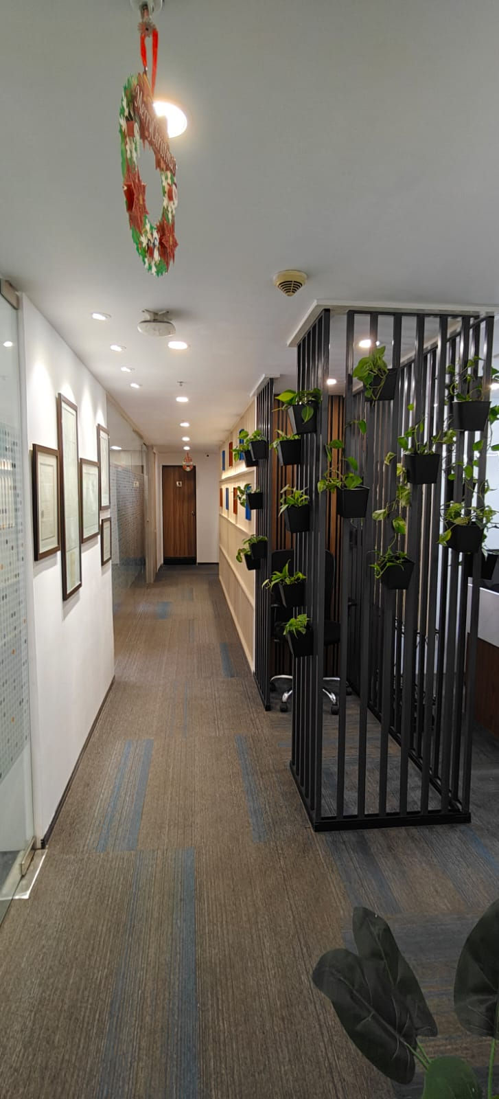 Corridor in Dhruva Advisors LLP