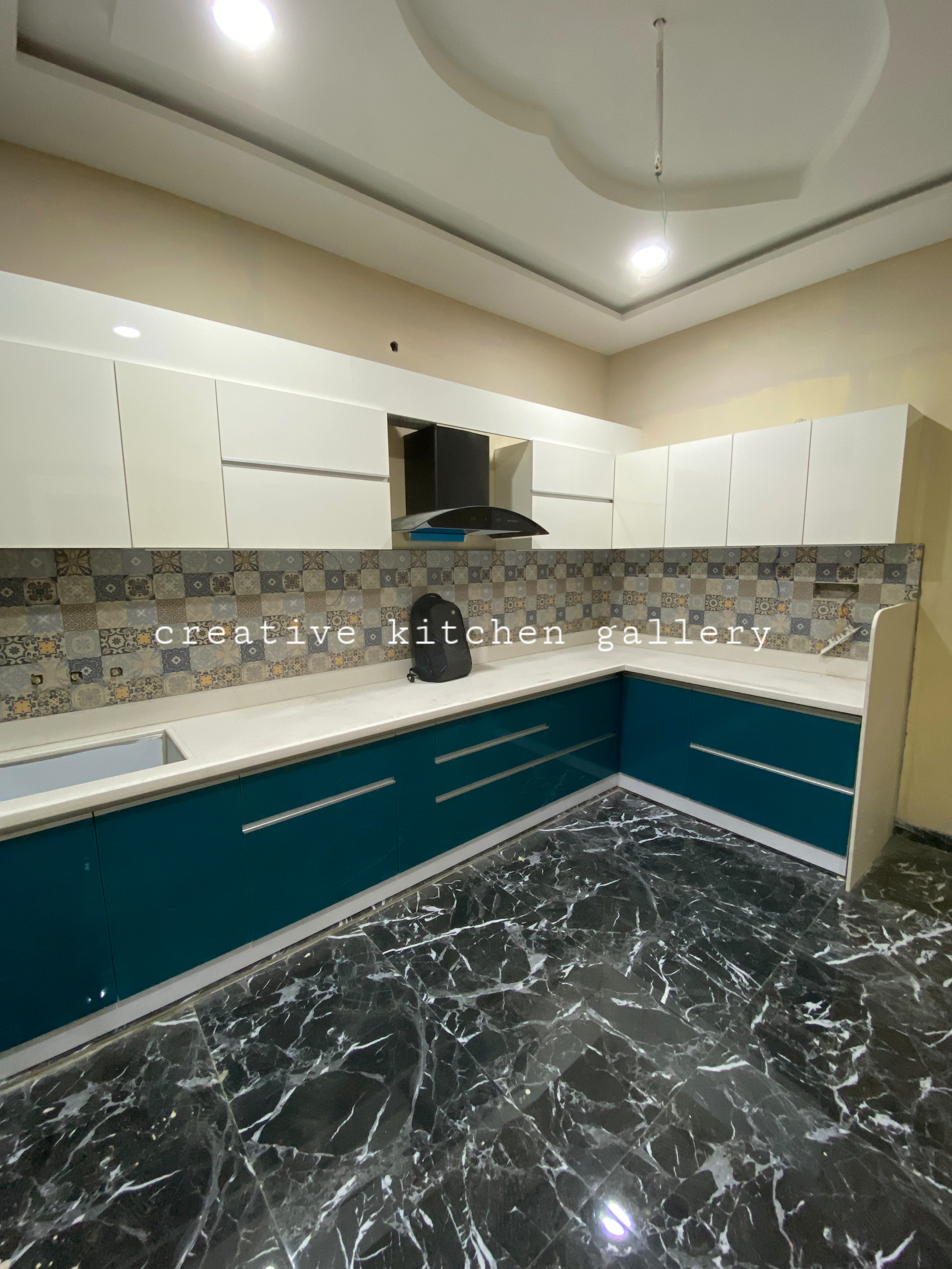 L-Shaped Kitchen Design With White and Dark Green Finish