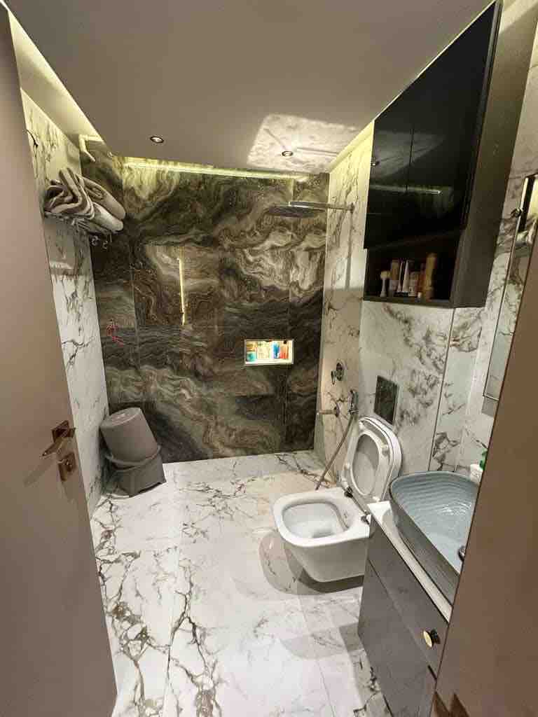 Bathroom in dr gaurav thakkar