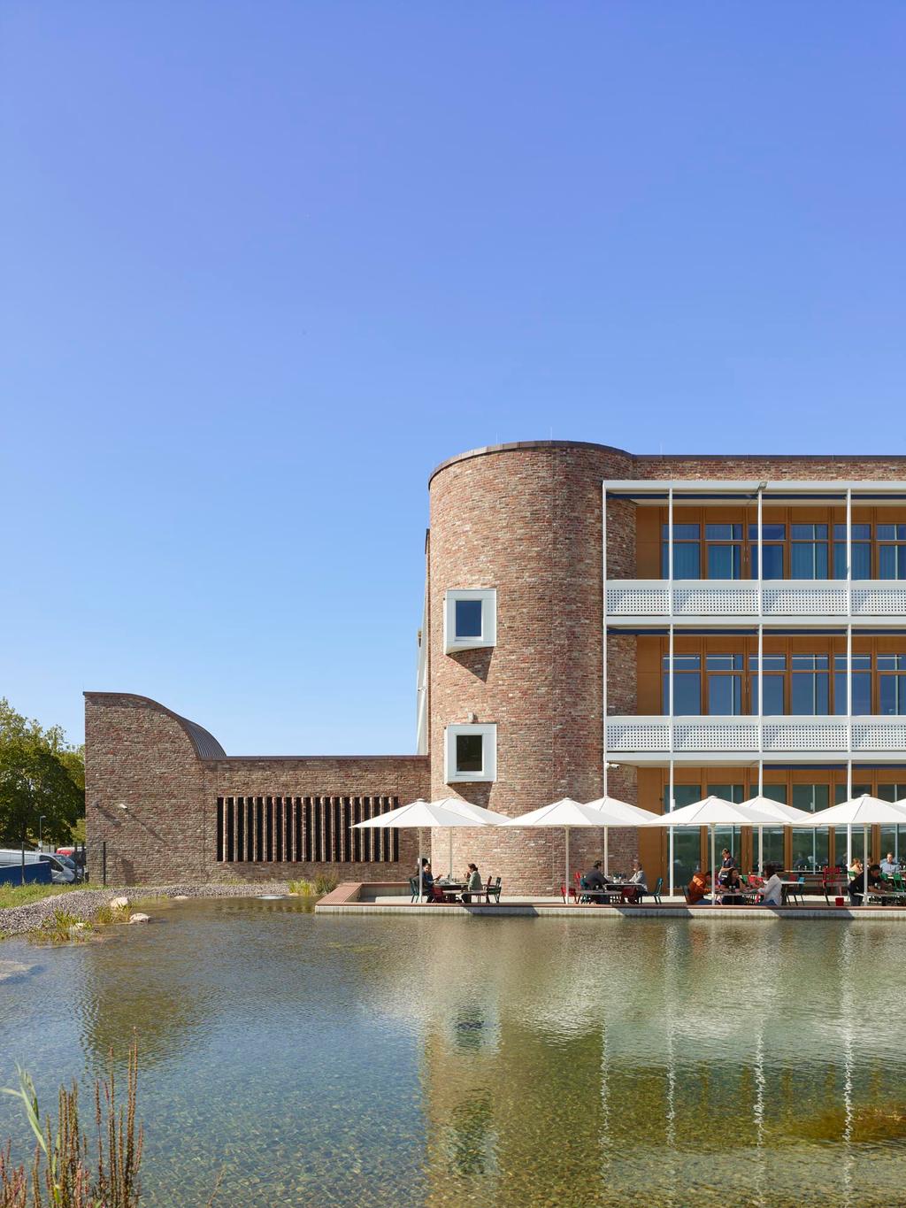 DM Headquarter Drugstore, Karlsruhe with white SCHATTELLO parasols Modern building with terrace by the water and white parasols