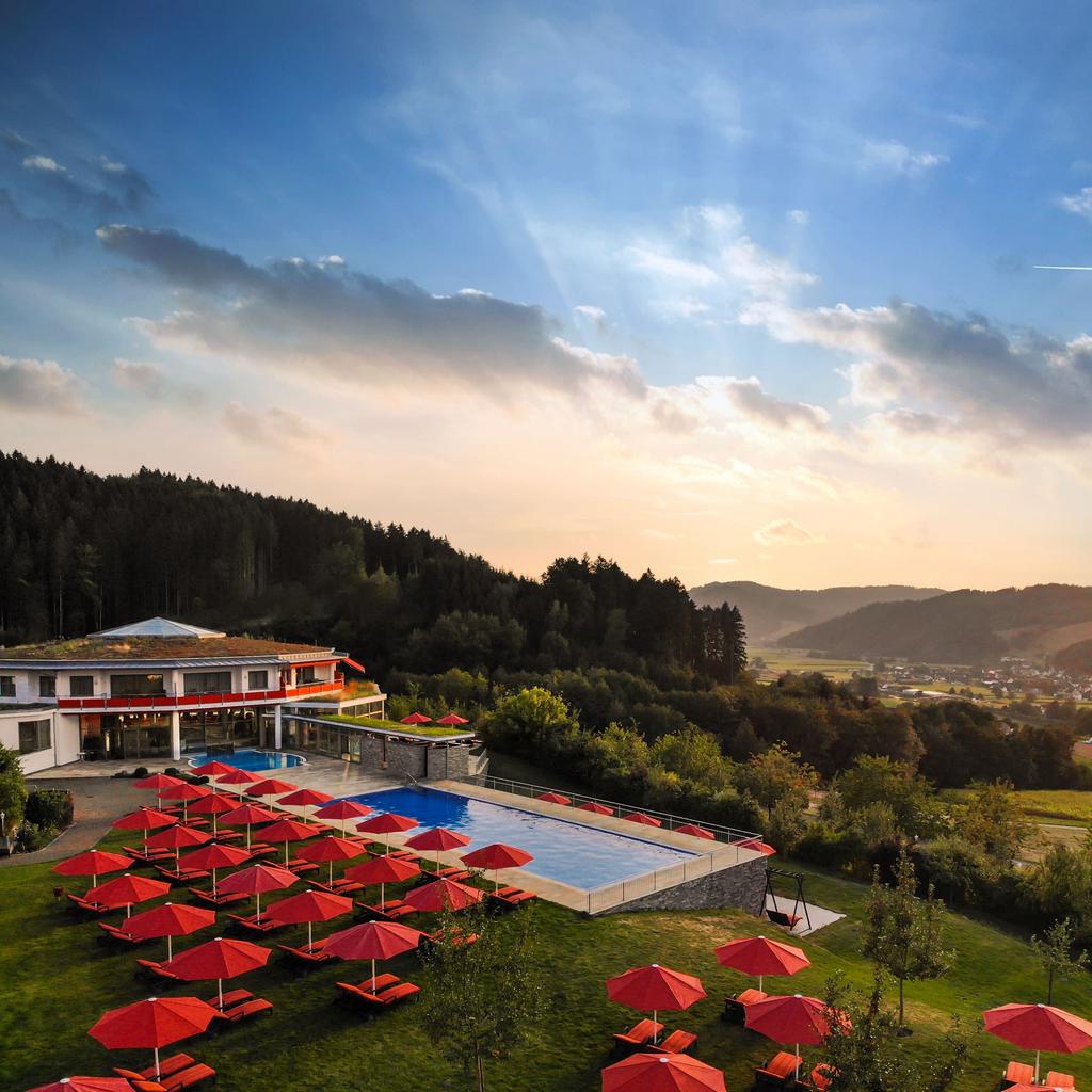 Elztalhotel, Winden with red FILIUS parasols Terrace with white parasols