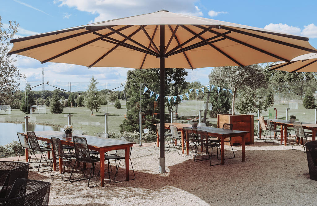 Hackers with beige ALBATROS parasols Terrace with beige parasols