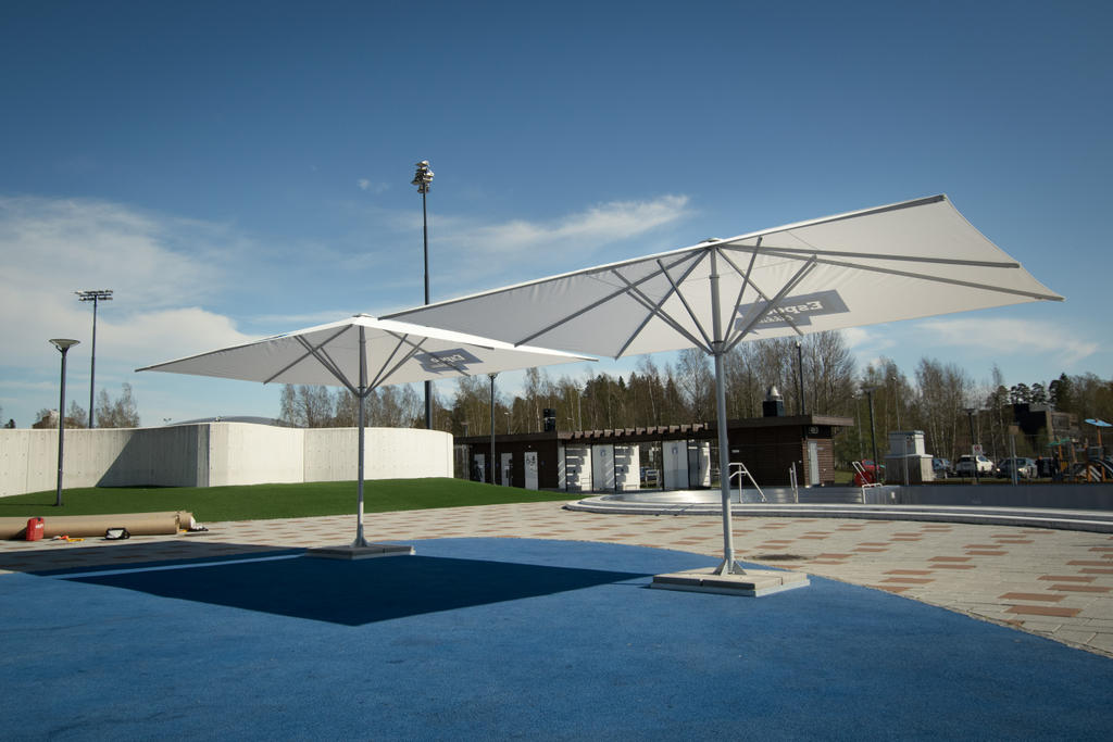 Leppävaara with white SCHATTELLO parasols Modern terrace with large white parasols.