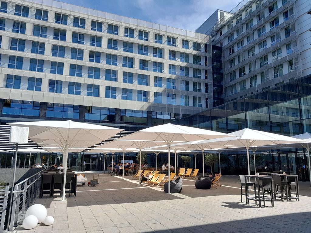 Lufthansa, Seeheim with white SCHATTELLO parasols Office building with a cafeteria and white parasols
