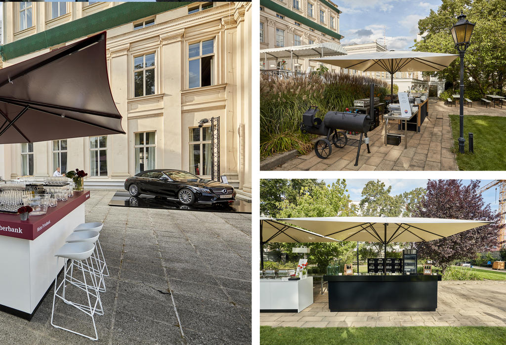 Terrasse mit braunen Sonnenschirmen