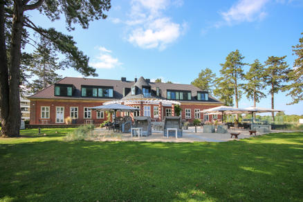 Hotel Restaurant Strandleben in Schleswig Germany with beige ALBATROS parasols Patio with beige parasols