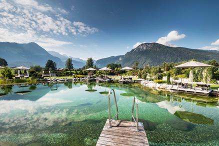 Zechmeisterlehen, Schönau am Königsee avec des parasols FILIUS marron Parasols bruns disséminés autour d'un petit lac