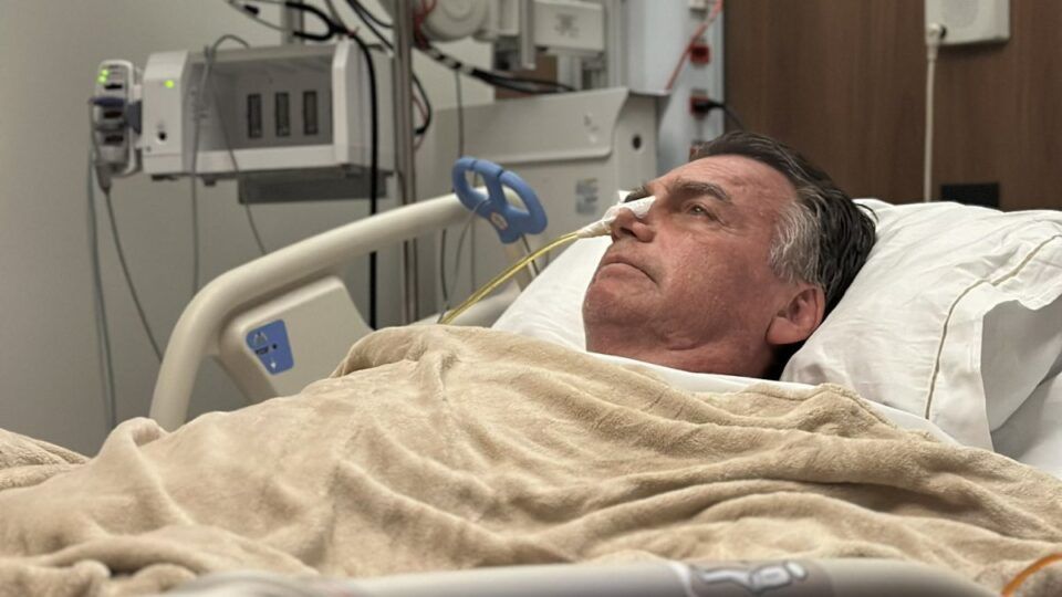 Bolsonaro mostra melhora, mas sem previsão de alta da UTI