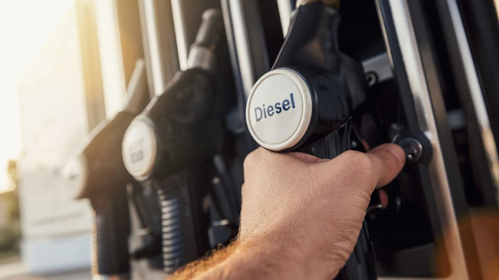 Preço do diesel cai nas bombas após cortes da Petrobras