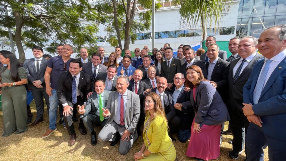 Oposição faz ato pela recuperação de Bolsonaro frente ao hospital