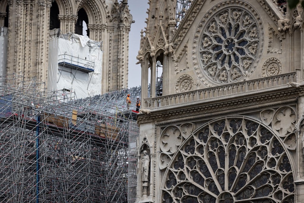 Notre-Dame celebra Páscoa sob falsa ameaça de atentado