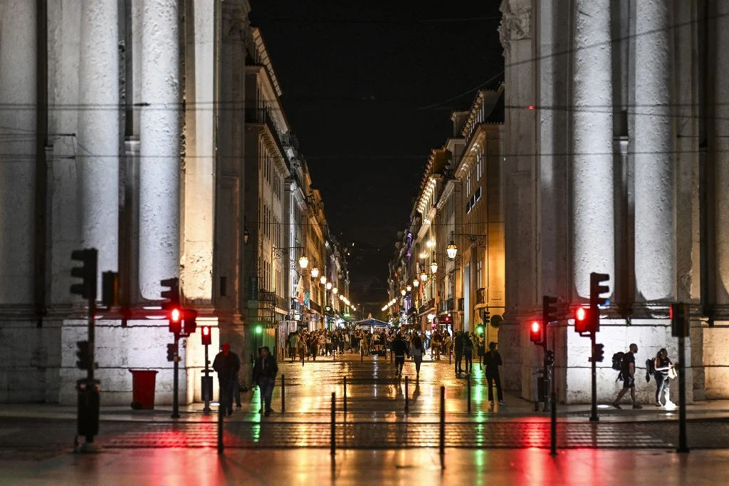 Espanha e Portugal restauram energia elétrica após apagão