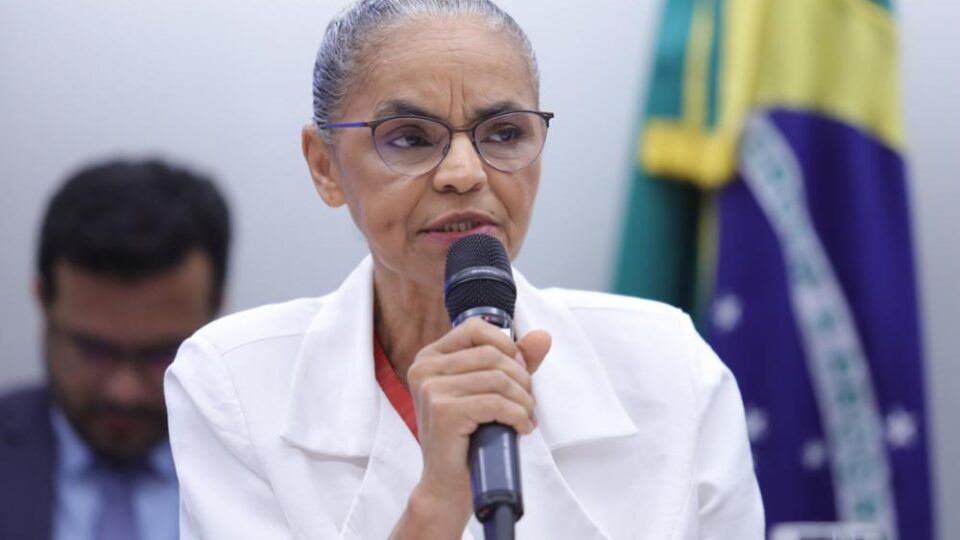 Câmara convoca Marina Silva sobre invasão em ato indígena