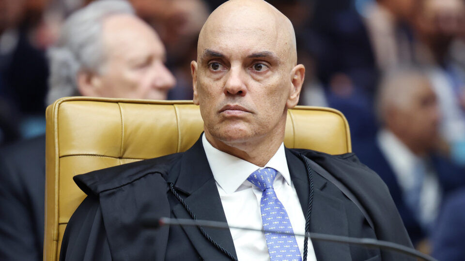 Economist alerta risco à democracia brasileira por juiz