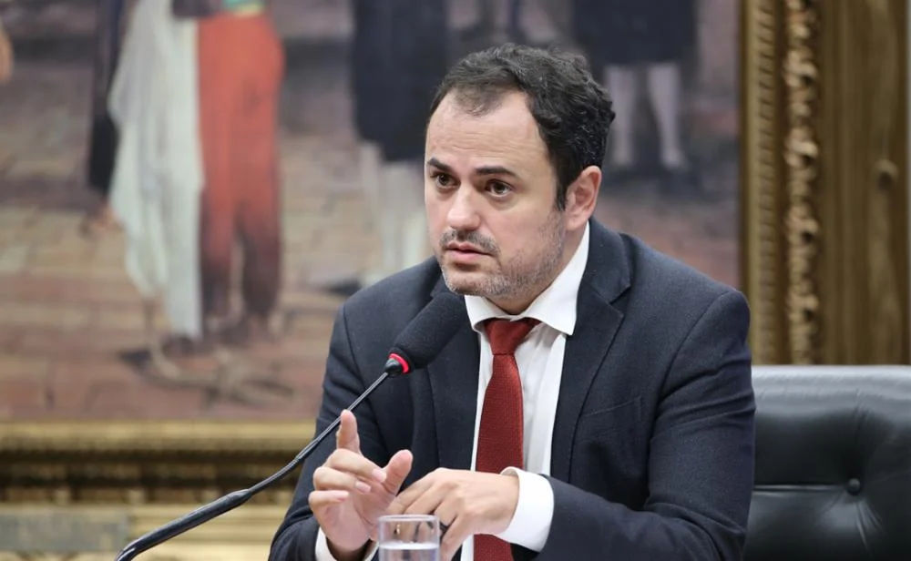 Glauber critica lentidão do recurso na CCJ e movimentação por Ramagem