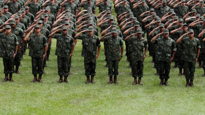 Justiça elimina adicionais para militares; AGU projeta economia de R$ 3 bi