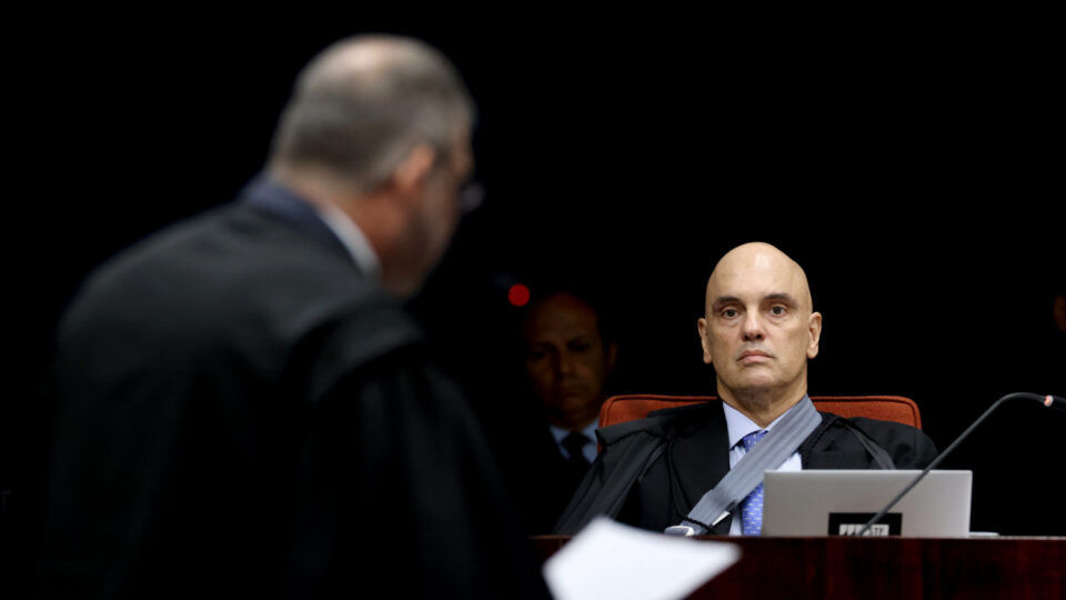 Defesas contestam acusações de golpe enquanto Moraes reforça investigações do 8/1