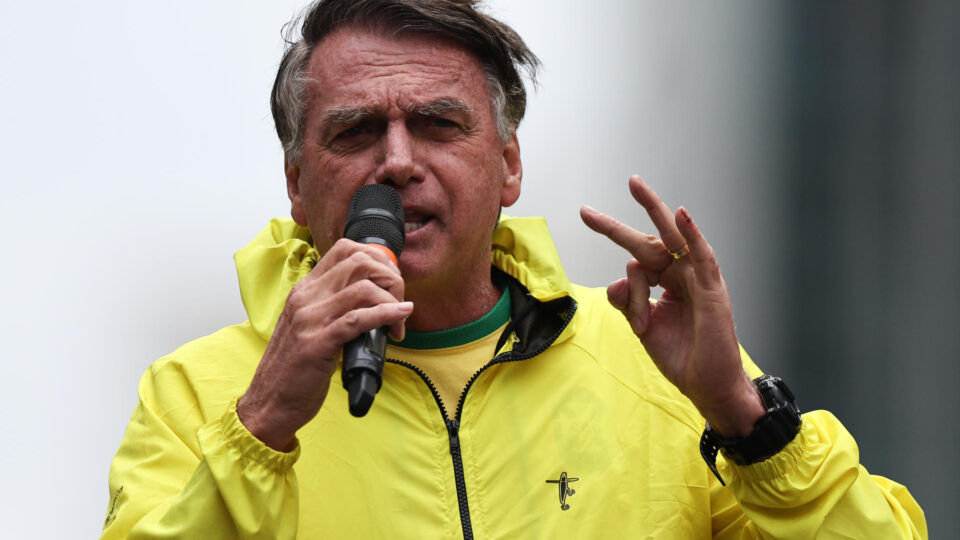 Bolsonaro acusa Lula de apoiar corrupção e injustiça