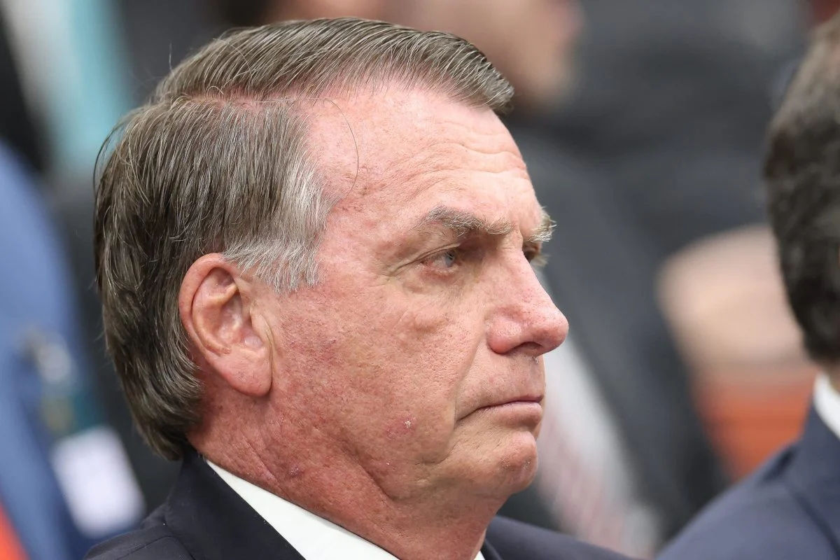 Bolsonaro apresenta melhora, mas sem alta prevista da UTI