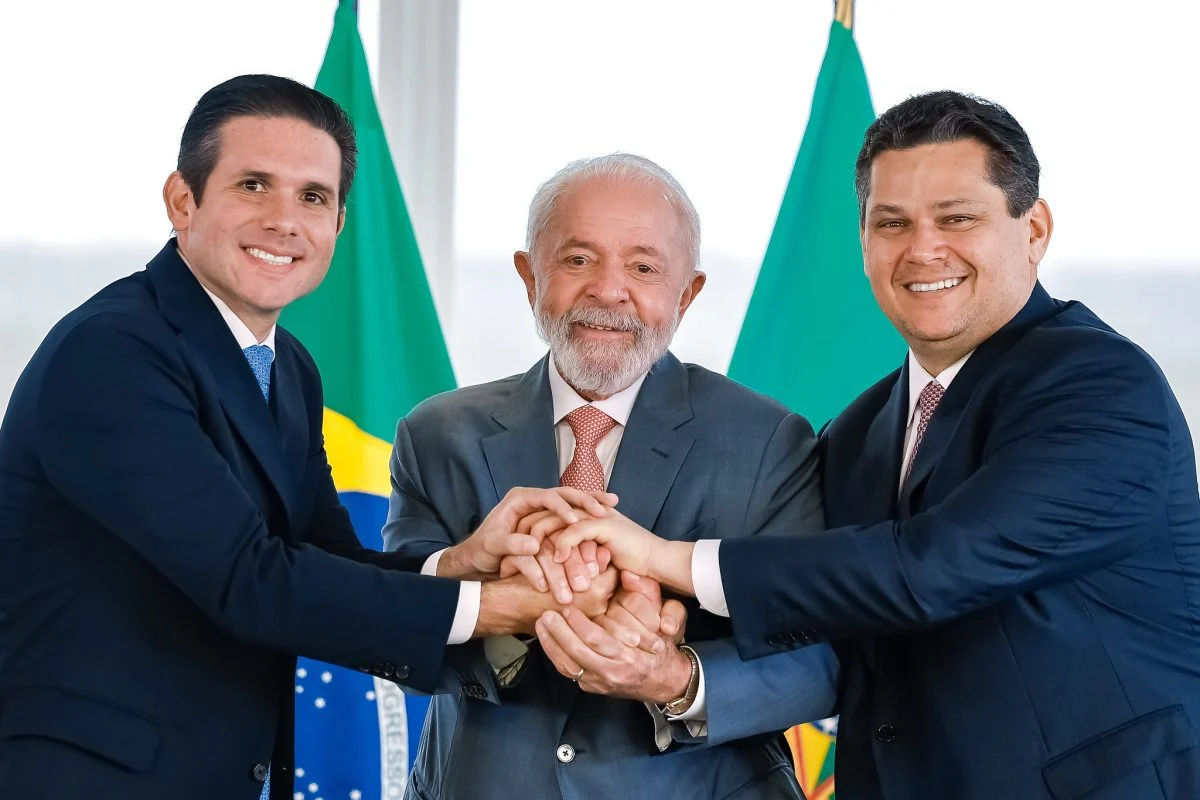Lula discute temas políticos em jantar com Hugo Motta