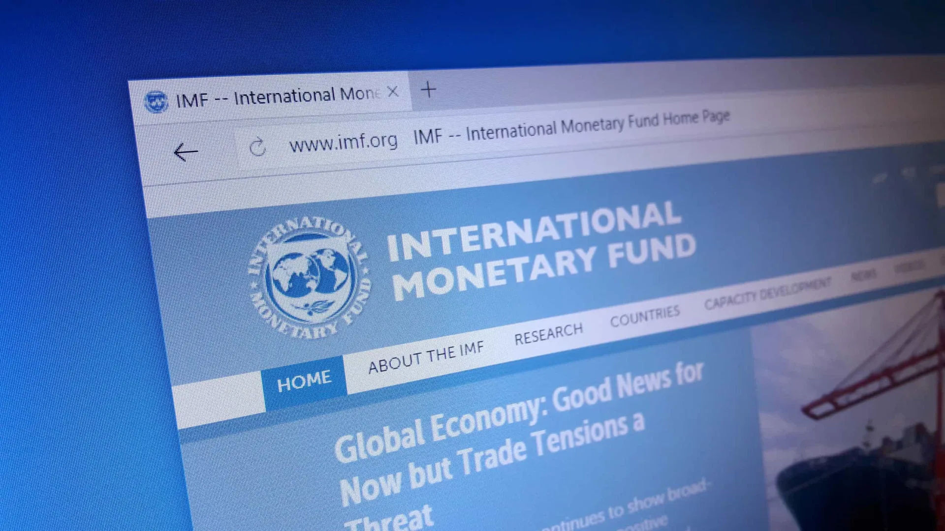Tarifaço leva FMI a reduzir suas projeções econômicas