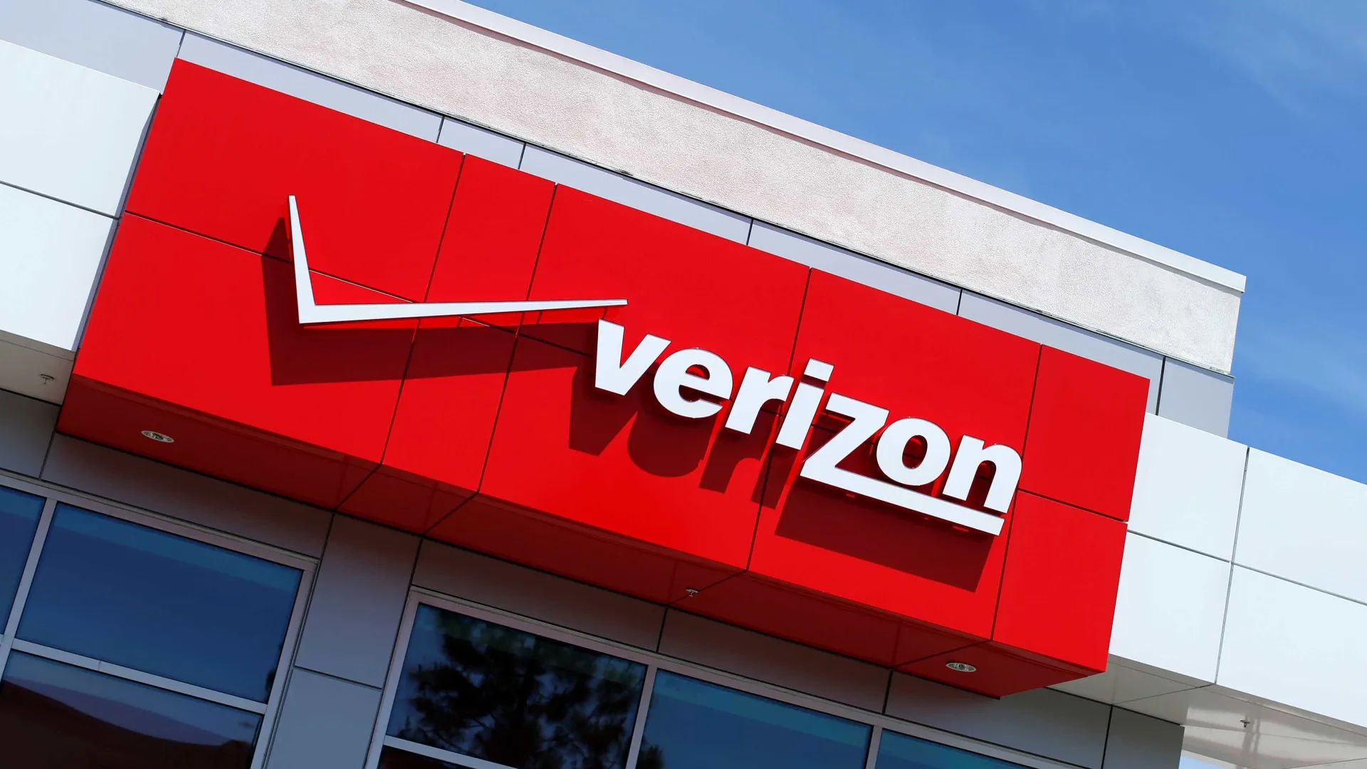 Verizon lucra US$ 4,98 bi, mas perda de assinantes decepciona